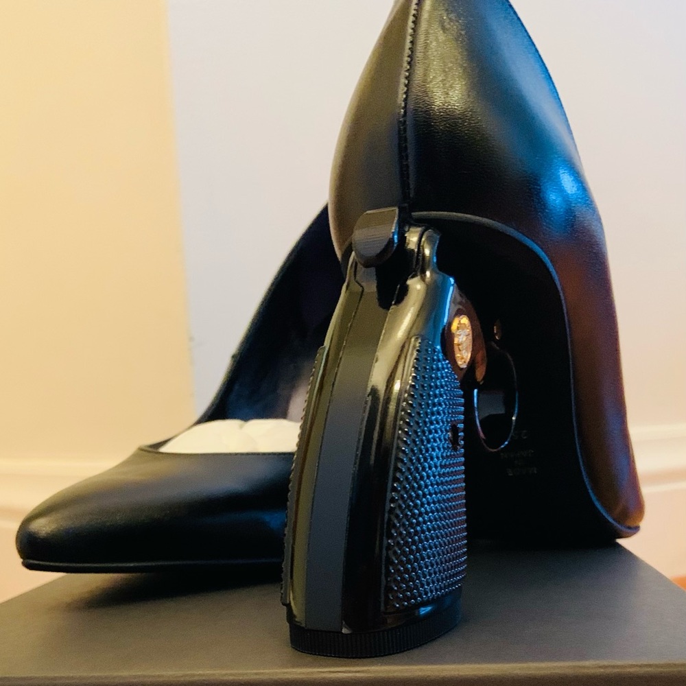 Black Triggering Heel Pumps Size 8.5 - Picture 5 of 6